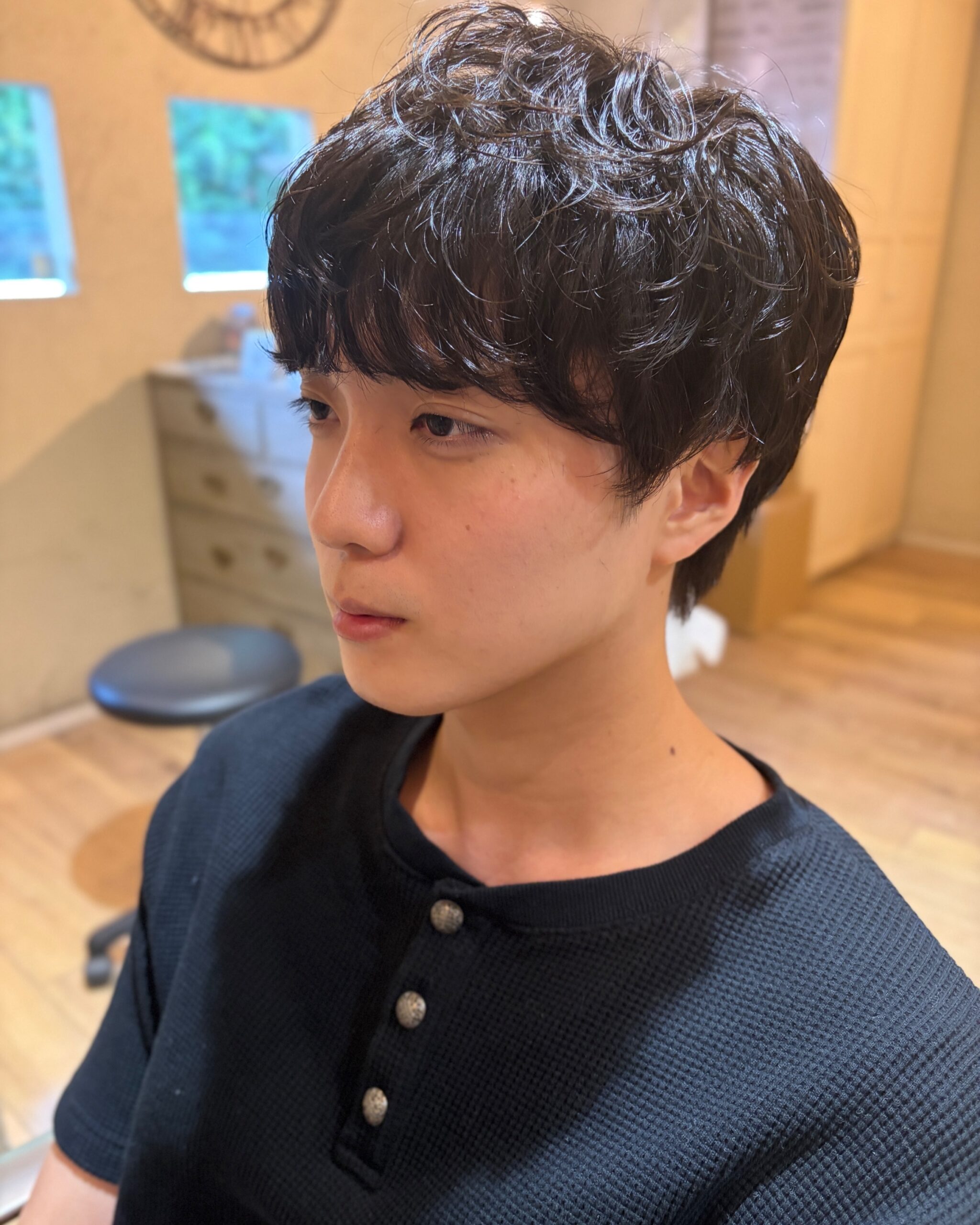 横顔キマるメンズシャドウパーマ
