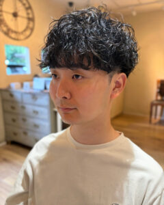 アーティスオムで流行りのスパイラルーズパーマ！？